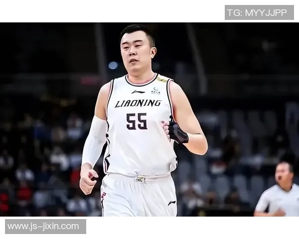 韩德君：从篮球新星到CBA传奇的奋斗与荣耀之路