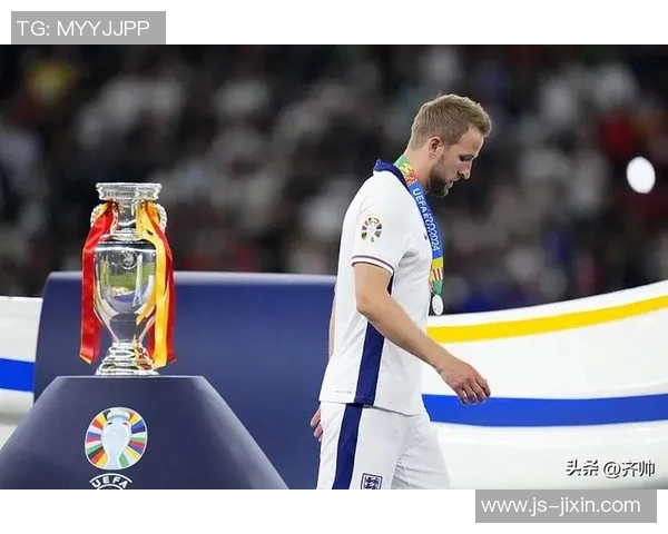 凯恩的传奇旅程：从天才少年到足球巨星的蜕变与荣耀