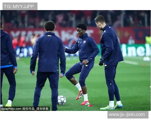 木里斯与西班牙中央队的精彩对决揭示足球战术与团队合作的魅力